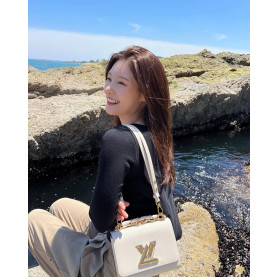 [다이아 정채연] LOUIS VUITTON 루이비통 트위스트백 MM M50282