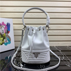 PRADA 프라다 버킷백 1BH038 신상