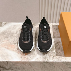 LOUIS VUITTON 루이비통 남여공용 스니커즈 L93329 2COLOR