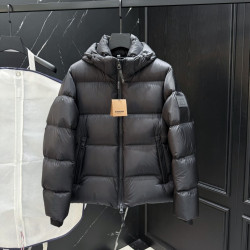 BURBERRY 버버리 로고 패치 다운 패딩