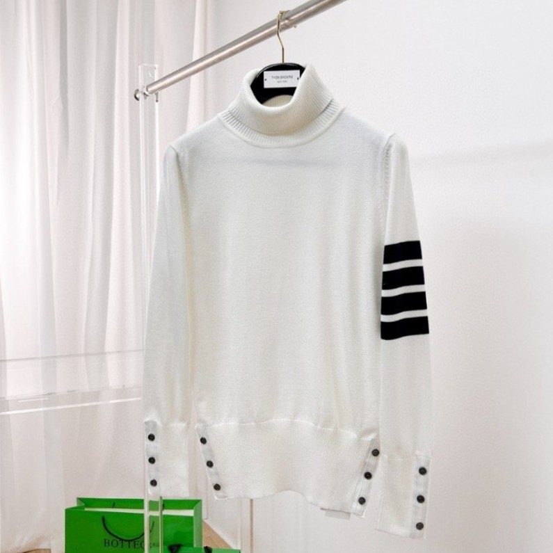 THOM BROWNE 톰브라운 사선3버튼 울 터틀넥