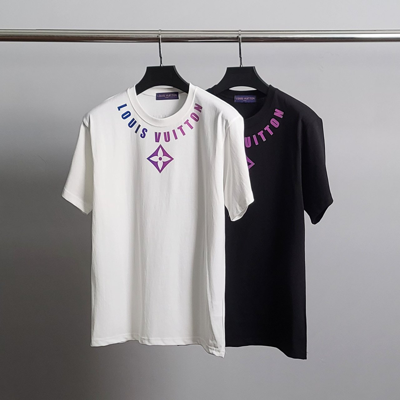 LOUIS VUITTON 루이비통 넥글래스 코튼 반팔티