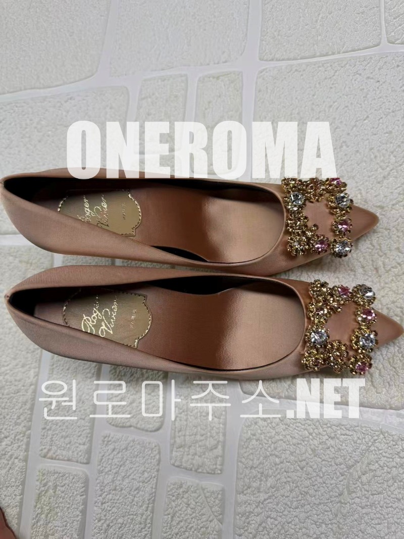이*이 고객님 로저비비에 새틴 펌프스 힐