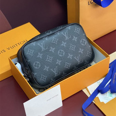 LOUIS VUITTON 루이비통 토일렛 파우치 PM M46577
