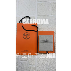 김*영 고객님 에르메스 팝아슈 귀걸이 화이트